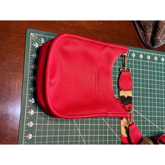 Red Pebbled Leather Crossbody Bag With Gold & Camouflage Adjustable Strap - Picture 7 of 8